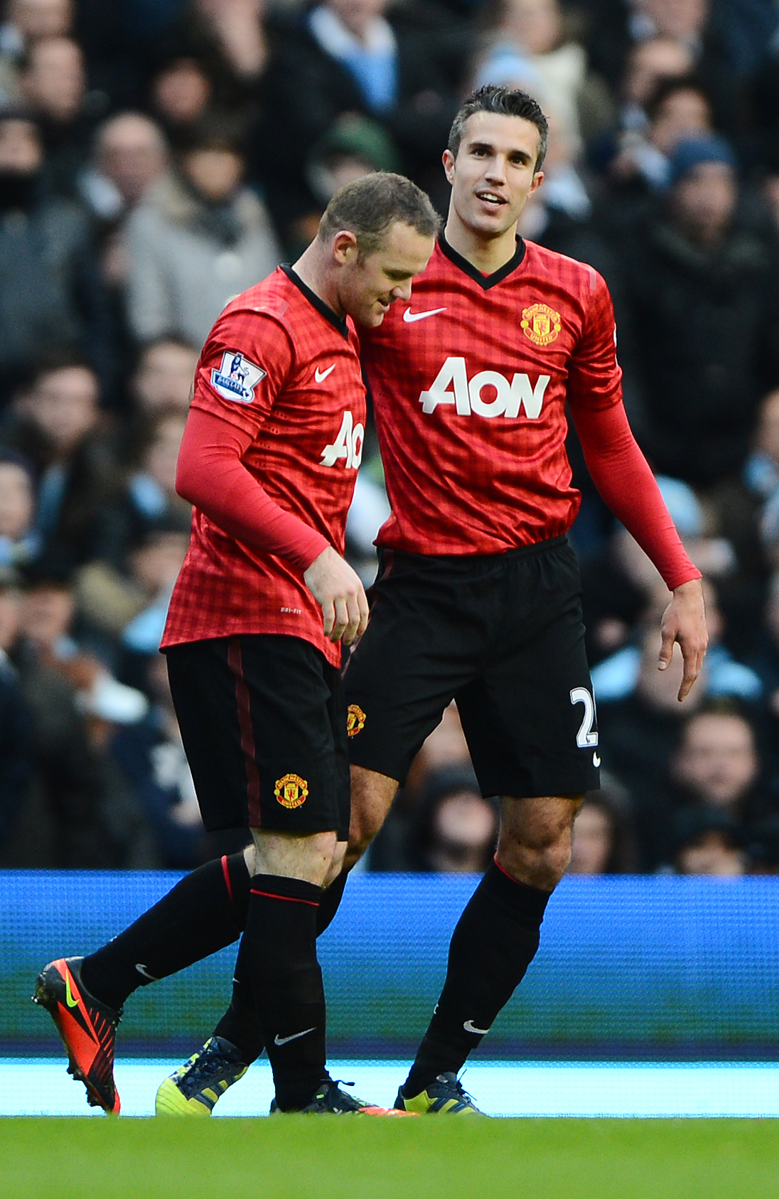 Robin van Persie ja Wayne Rooney juhlivat maalia