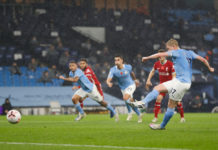 Man City ja Liverpool tasalukemissa tauolle – Kevin de Bruyneltä harvinainen moka